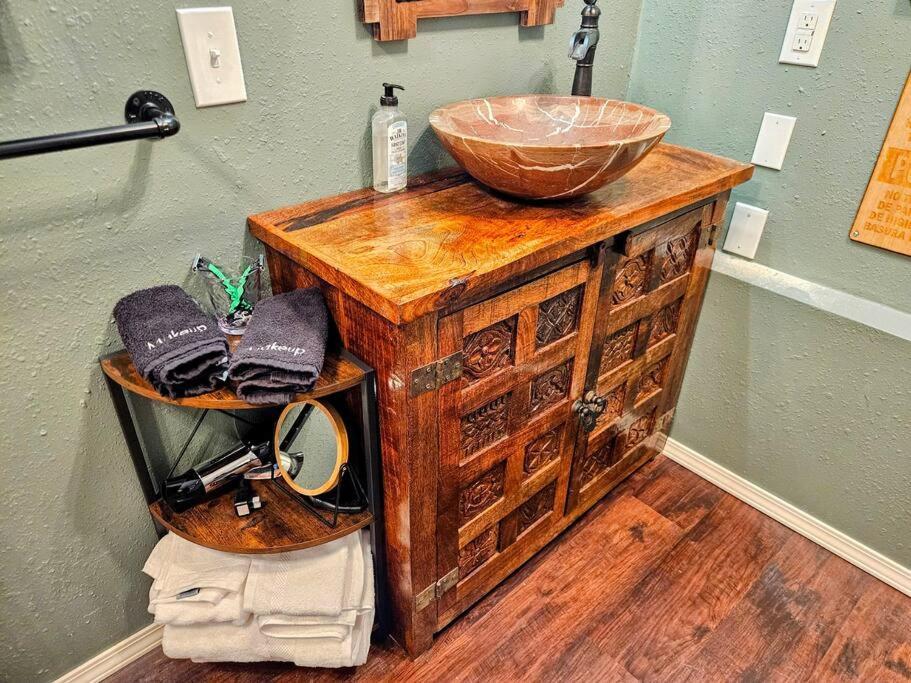 Private Cabin- Breakfast - Double Tub - 75In Tv - Sup - Washer Dryer - Bbq West Point Exterior photo